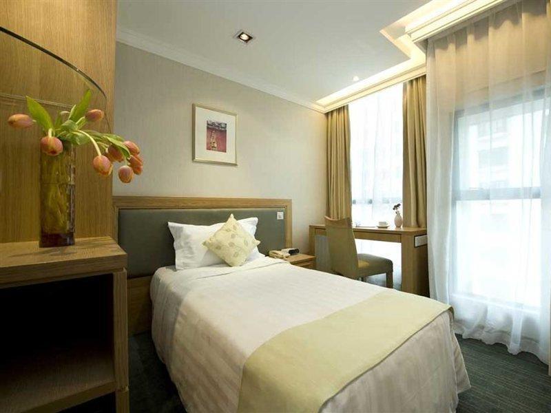 Hotel Bishop Lei International House